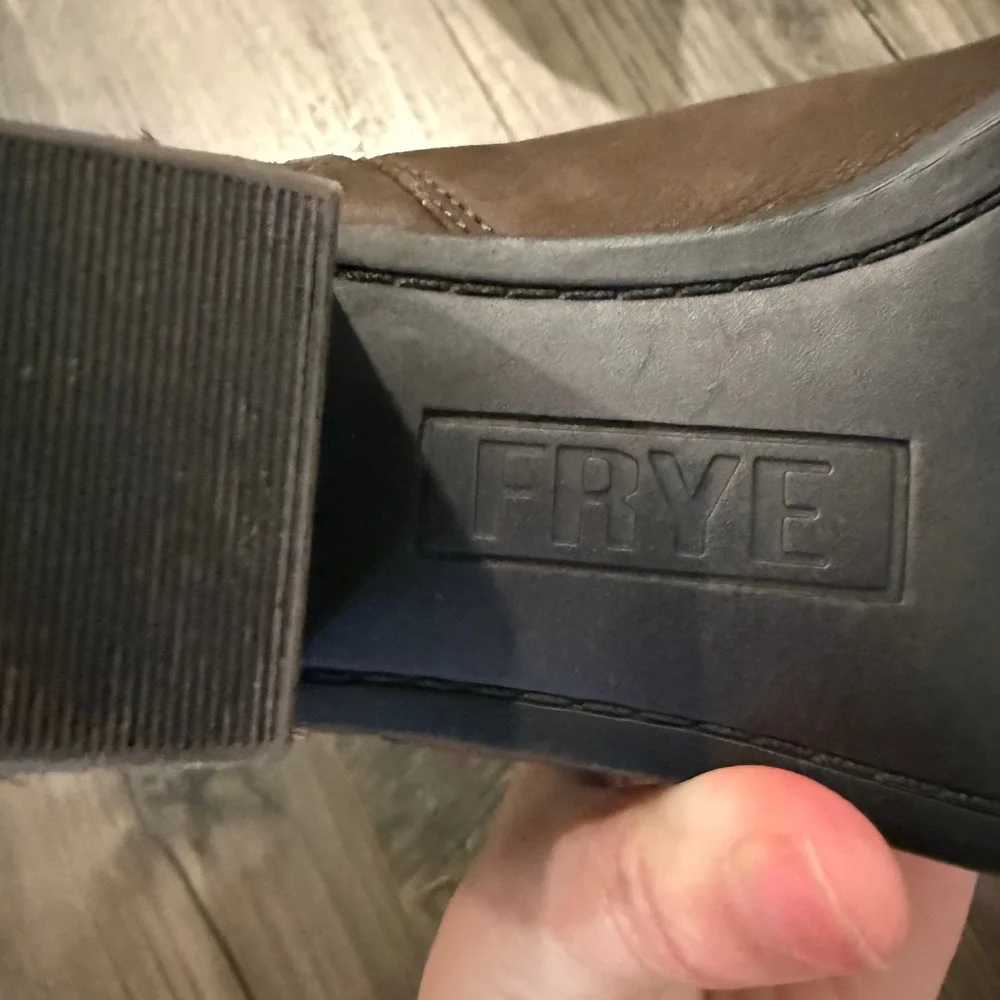 Frye Judith Zip Bootie ankle boots 9M‎ Brown Leather Stacked Heel 3470014-DBN